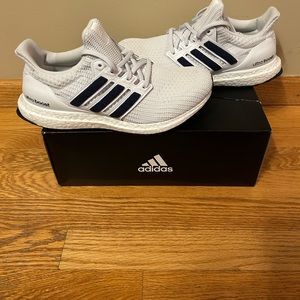 Adidas Ultraboost 4.0 DNA Size 8.5 White/Navy Training Sneaker